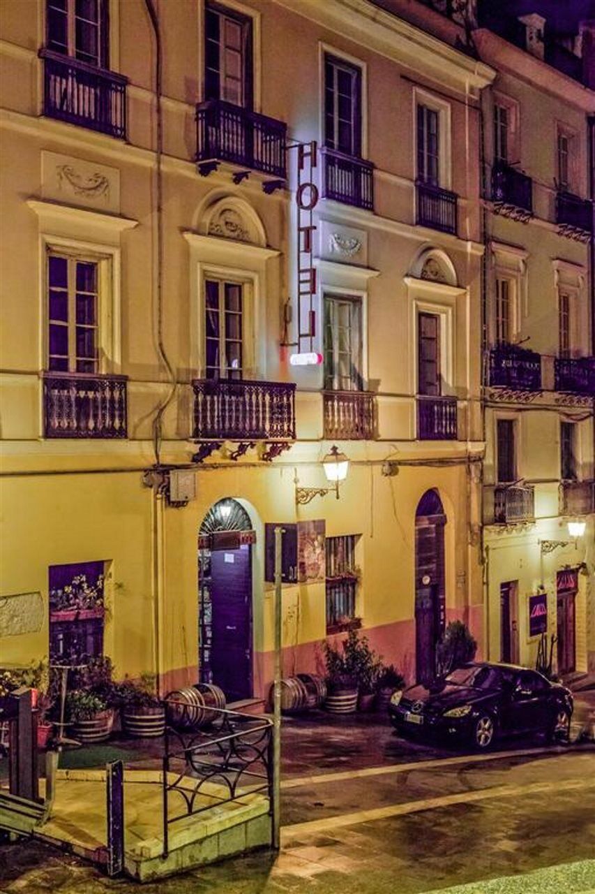 Albergo Aurora Кальярі Екстер'єр фото
